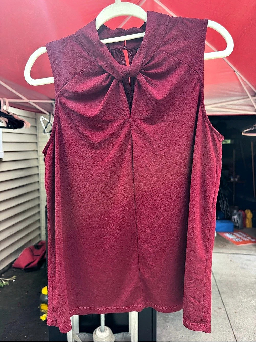Massini Sleeveless Blouse in Burgundy Size Medium Like New